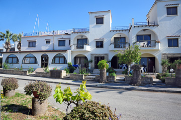 Studio Apts front picture